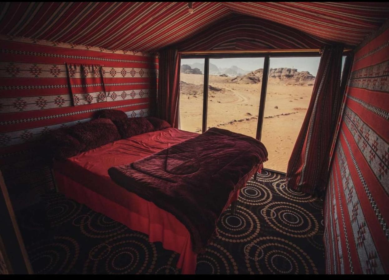 Wadi Rum camels camp Eksteriør billede